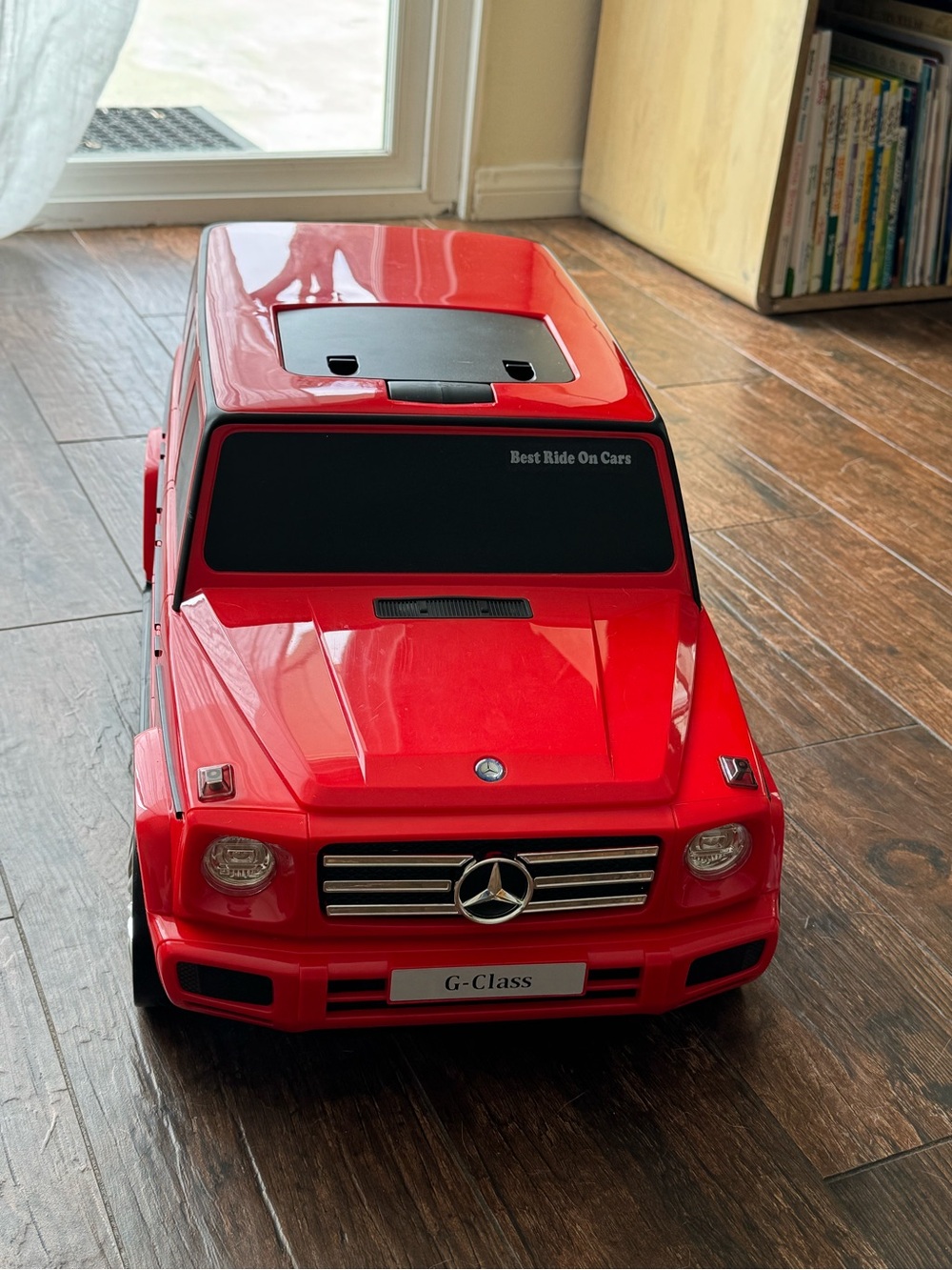 Mercedes-Benz G-Class Red Ride-On Suitcase - Picture 3 of 8